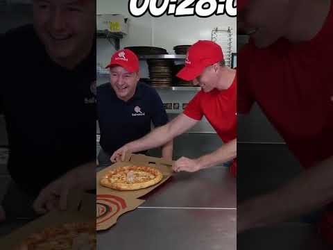 On peut dire que ce ne fût pas facile pour Will 😂❤️ #pizzasalvatoré #pizzalover#foodie #shorts #fyp