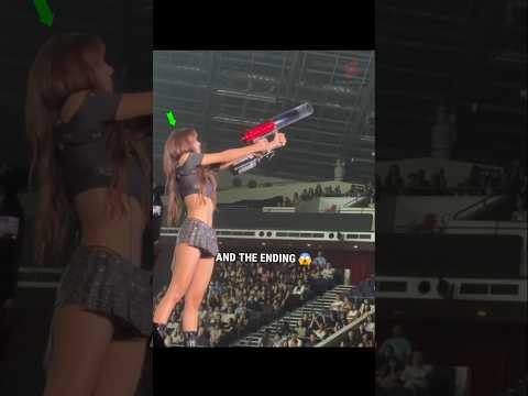 Two fan girls fight in front of Lisa! 😱 #lisa #blackpink #shorts