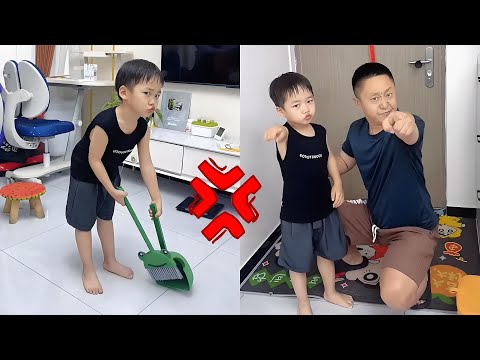 人类幼崽变脸有多快！不就是让你扫个地至于吗，听到爸爸回来后委屈坏了！【呆萌小米宝】