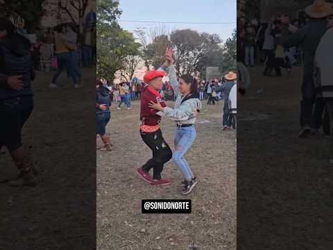 Un 10 indiscutible para esta parejita. Bailan muy pero muy bien el #chamame 🗡🇦🇷🙌🏻