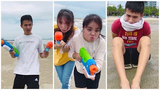 Funny gun battle in beach 🔫💦 Boy win or Girl win? ‼️ by LNS #shorts #funny