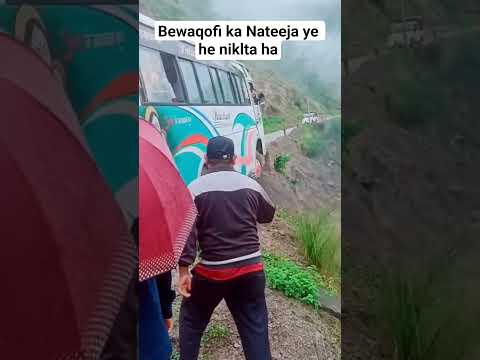 Driver ki ghalti thi shukar ha musafir bach gaye#accident #hills #breakingnews #newsupdate