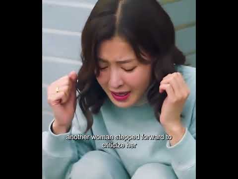 The girl had just come to the supermarket and she found herself in the middle of a robbery.