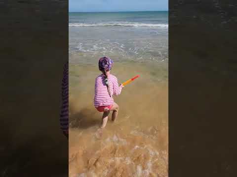 Enganando minha filha na Praia !🌴 🤣😅 #humor #rir #comedia #engraçado #familia
