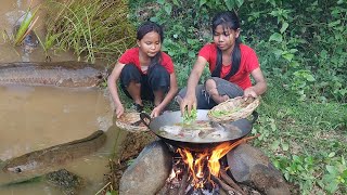 Survival skills: Catch fish in the lake for survival food, Fish soup tasty for dinner