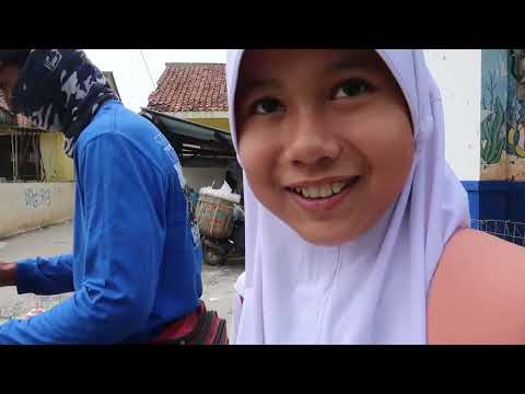Pulang sekolah hari pertama setelah libur Panjang, Jajanan sd dan lihat atraksi reog