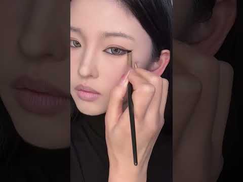 Makeup #makeuptutorial #learnmakeup #makeup #easymakup #tipsmakeup #eyebeauty #trending #eyemakeup