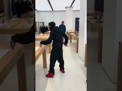 لا أحد يتدخل! هل شراء آيفون بهذه السهولة؟ 😂📱