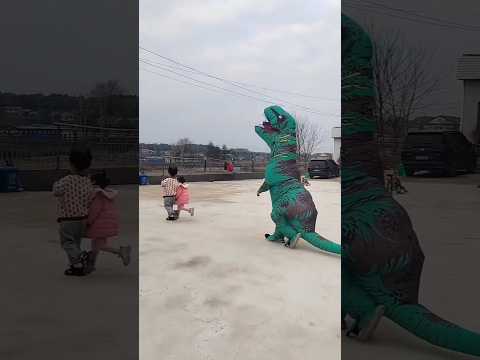 What did Chinki see at the fair ~Haunted Fair | Carriage House wooden artist | #cartoon #shortvideo