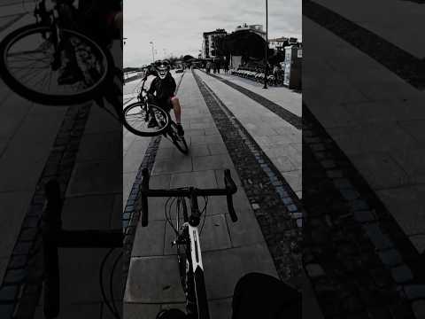 Sakince sürüyordum, taa ki💀 #cycling #handsfree #crash