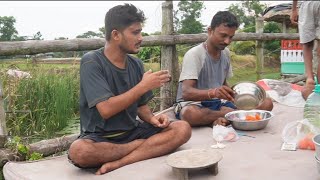 মেঘলা বিকালে সব ভাইয়েরা মিলে মোমো বানিয়ে খেলাম আর খুব মজা করলাম!!