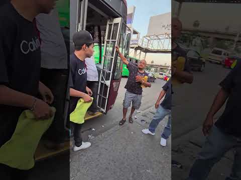 Tutorial para no hacer fila en el camión ? #humor #funny #camiones #lleno #viralvideo #shorts