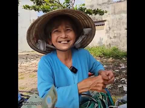 chấn động nhất lúc này cụ lụm ve chai được giúp đỡ muốn chia sẻ cho nhưng người khác #huunguyenbt