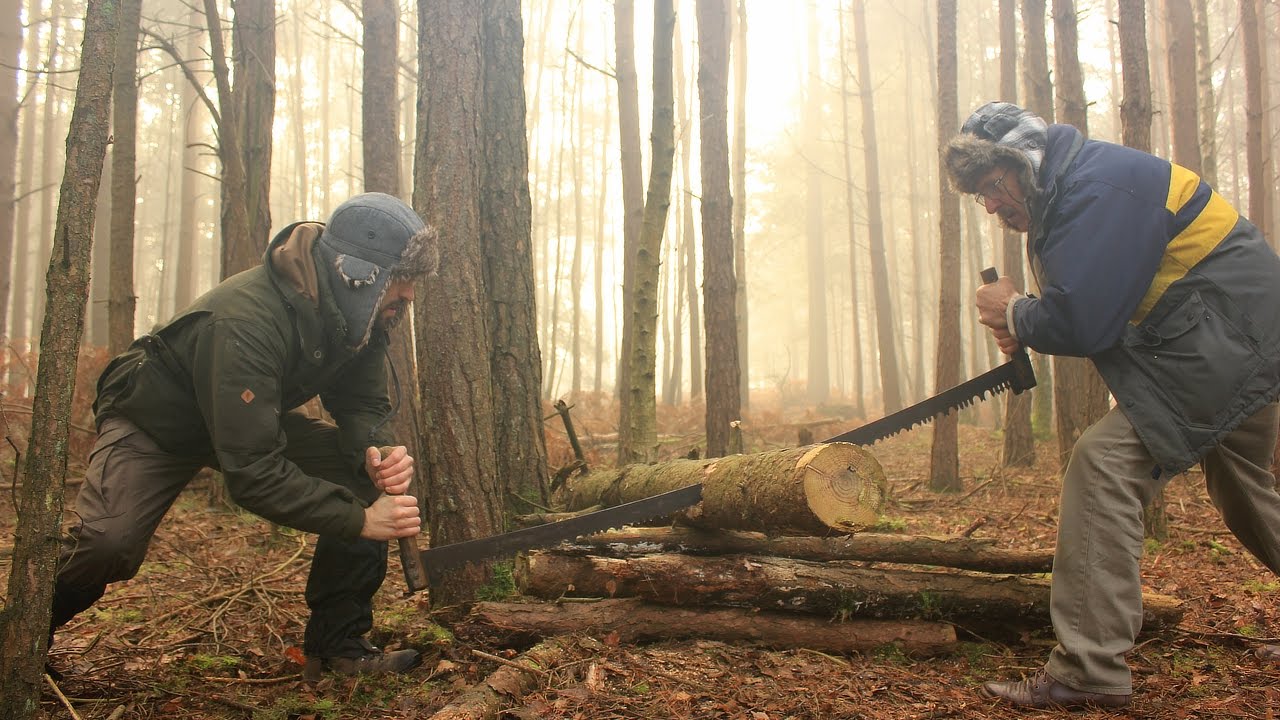 Bushcraft - Using an Ancient Saw on Logs + Cooking on the Fire at Camp