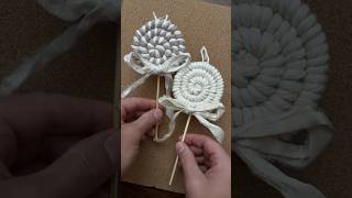 Macrame lollipop ornaments 🍭❄️ Full tutorial available now! 😊 #macrame #diy #christmas