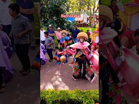 Domingos en #berriozábal #danza #dance #vivamexico #baile #florida #usa #dance #mexico #marimba