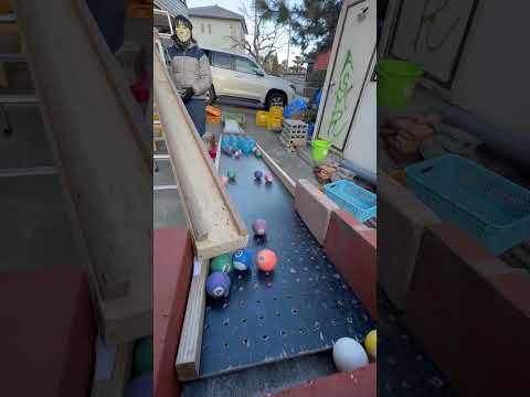 A large amount of handmade balls rolling at an angle #asmr #satisfying