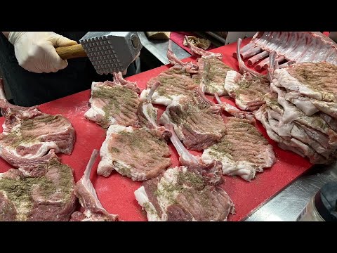 통뼈등심을 손질해서 만드는! 30cm 대왕 돈마호크 돈까스 Axe pork cutlet, Cheese pork cutlet making - Korean street food