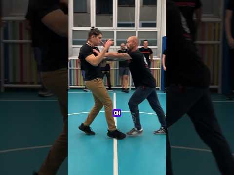 Non sottovalutare una spinta #selfdefense #kravmaga #training #spinta