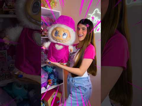 Visto a mi LABUBU GIGANTE rosa🩷 vs morado💜