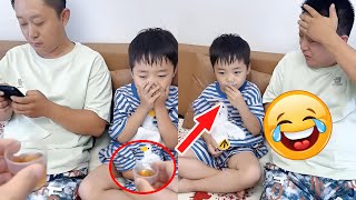 儿子生病不喝药，妈妈只能拿爸爸当试验品，果然这招还是管用！【呆萌小米宝】100005291