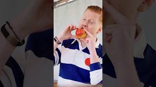 Hoe krijgt Meneer Frans zijn stem weer terug? #lijm #appel #drumstel #humor #kleuters #funny