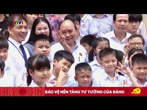 Chủ tịch nước Nguyễn Xuân Phúc thăm, tặng quà trẻ khuyết tật | VTV24