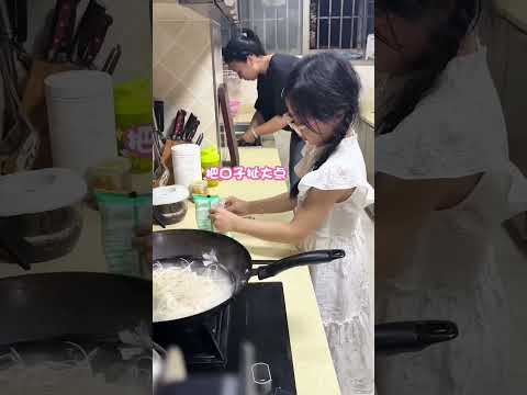 Smart Girl Outsmarts Mom in Salty Mishap 😂 #Shorts #Funny