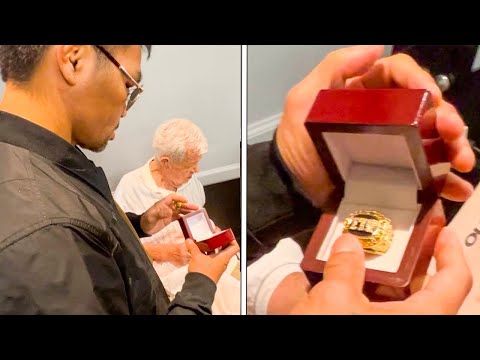 Manny Pacquiao GIFTED MUHAMMAD ALI RING from former ALI BUSINESS MANAGER after ICONIC RETURN