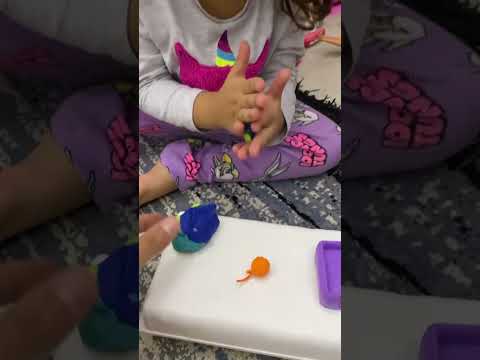 Derin oyun hamuru renklerini karıştırdı ah derin yaramaz derşn #funnyvideo #eğlencelivideolar