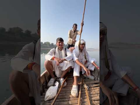 𝗕𝗼𝗮𝘁🛶(नाव) पर डर😨डर के गाया, नर्मदा मैया के लिए ♪♫ ये प्यारा 𝗕𝗵𝗮𝗷𝗮𝗻🙏🏻(भजन)|#narmadaparikrama #shorts