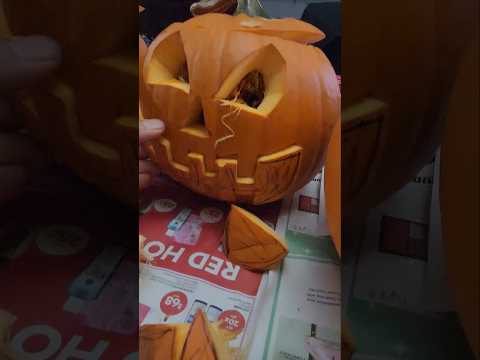 carving pumkin 2 days before 🎃 👻 🎃 👻 🎃 #carvingpumkin