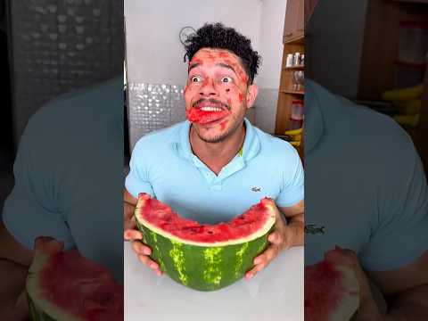Aprendeu com o pai 🤣🤣🤣 comer melancia #funny #shorts
