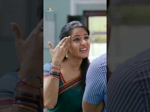 HYDERABADలో అమ్మాయిలు చాలా ఫాస్ట్ అన్నారే.?Anushka Flirts with Prabhas | #Mirchi #Shorts #ytshorts