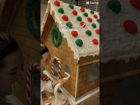 MAKING LIFE-SIZE GINGERBREAD HOUSE 🏠 #shorts #gingerbreadhouse #gingerbread #gingerbreadcookies