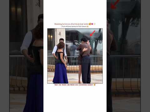 the way they hug eachother 😍🤌 #bollywood #rohitsaraf #janhvi #varun #sanaya #shorts #shortsfeed