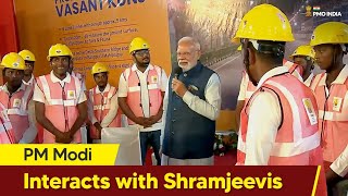 Prime Minister Narendra Modi interacts with Shramjeevis of Dwarka Expressway & UER-II