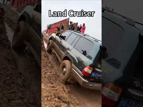 The ultimate muddy off-road uphill race: tires decide the outcome