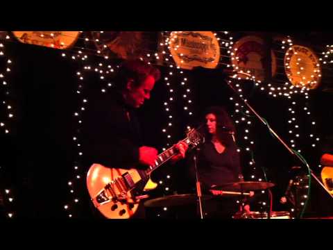 Low - Cue The Strings - 12/12/10 (Portland)