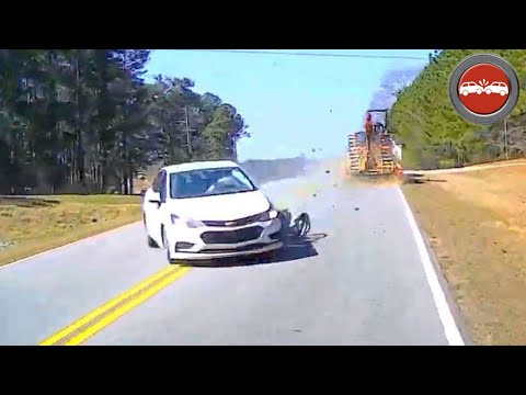 25 Shocking Close Calls Caught on Dashcam