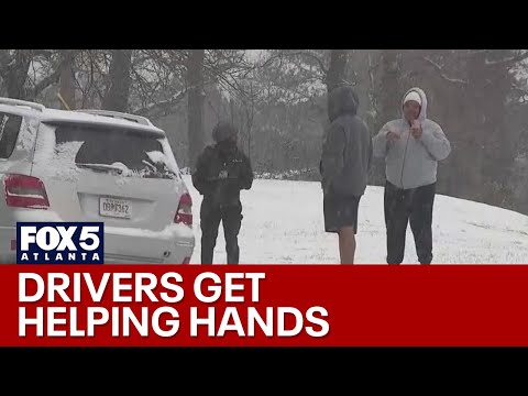 Neighbors help neighbors during snow storm | FOX 5 News