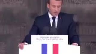 Le président Macron parle lors de la cérémonie de Simone Veil