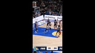 Oscar da Silva with the buzzer beater