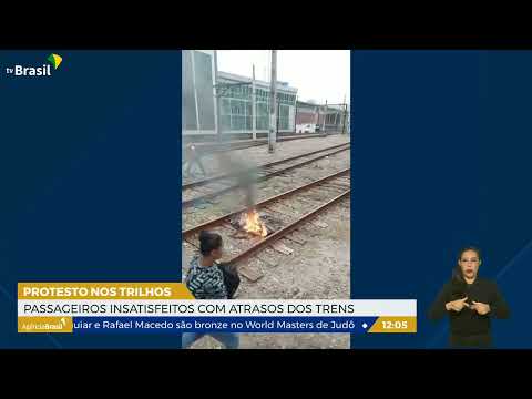 RJ | Passageiros protestam insatisfeitos com atrasos dos trens
