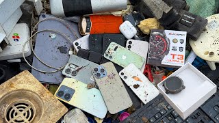 😯Great Day🥰 i Found Apple AirPods_SmartWatch _iPhone 15_iPhone 12 & Many Samsung At The Junkyard !
