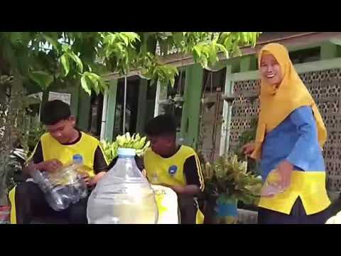Membuat Pot dari Galon fasil Ibu Mahmudah