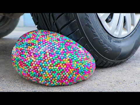 Experimento: Globo de perlas Vs Rueda de Coche | Aplastando Cosas con el Coche!!