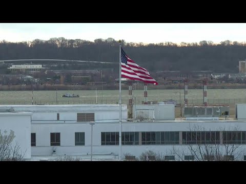 Ships on site of the plane and helicopter crash in Washington's Potomac River | AFP