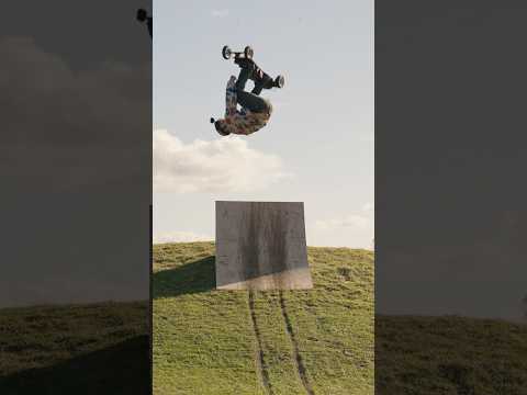 How to Backflip an electric mountainboard?! 💥 #mountainboard #backflip #electricskateboard