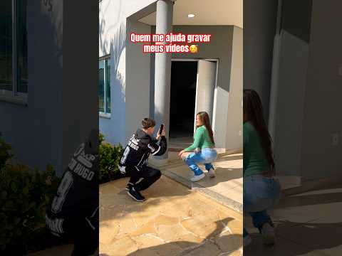 Quem reparou que ele até dança junto?😂